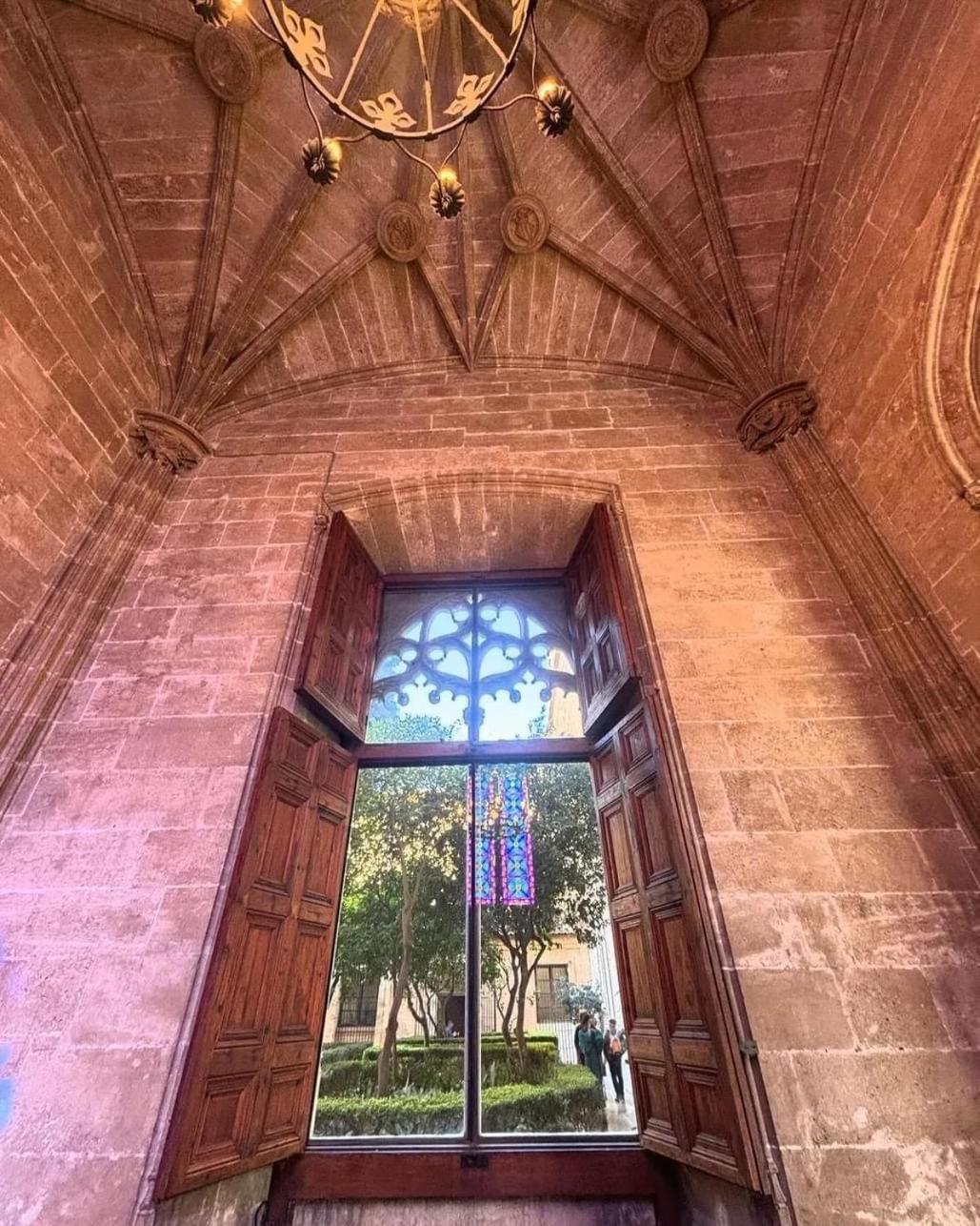 Mirador 1 Del Mercado Central - Habitacion Con Bano Privado En El Centro De La Ciudad Vella Βαλένθια Εξωτερικό φωτογραφία