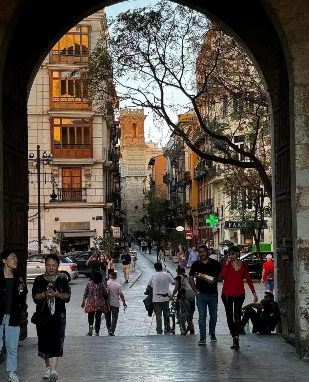 Mirador 1 Del Mercado Central - Habitacion Con Bano Privado En El Centro De La Ciudad Vella Βαλένθια Εξωτερικό φωτογραφία